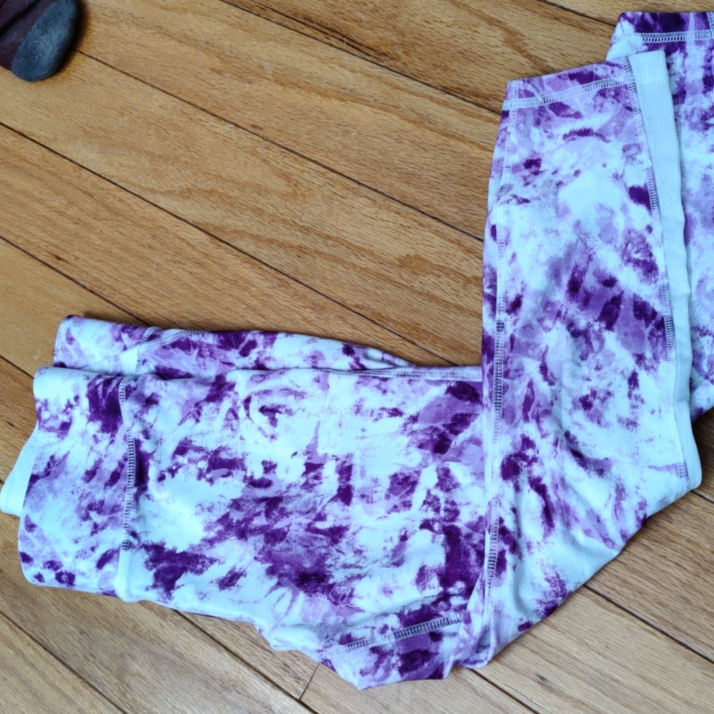Women's size small workout capris. Purple and white